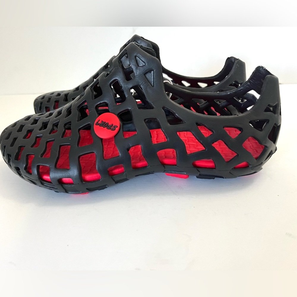 NWT Water Shoes Black Red River Beach Garden Boat Shoe Non Slip Lightweight Sz 7 - Picture 6 of 11